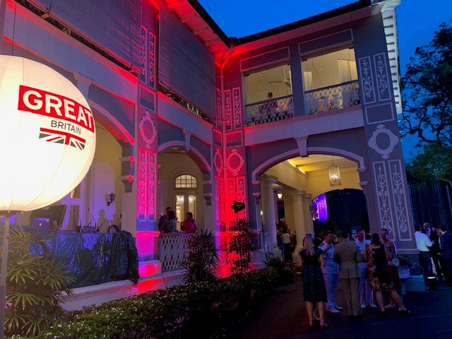 Eden Hall looking magnificent as the sun goes down at #QBPSG2019, here with <a href="/UKinSingapore/">UK in Singapore 🇬🇧</a> @tradegovukSGP @HCScottinSG 

#SGUKPartnership