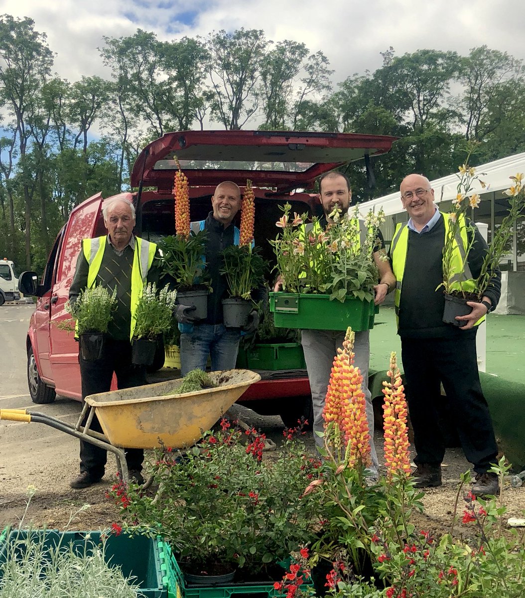 KevinDennisCSG's tweet photo. After Bloom, we donated some of the plants to charities to give them a second life and bring happiness to people's life! This year, we donated them to Jack and Jill Children's Foundation and @alzheimersocirl on Curlew road. https://t.co/6cZp0Y8UC9