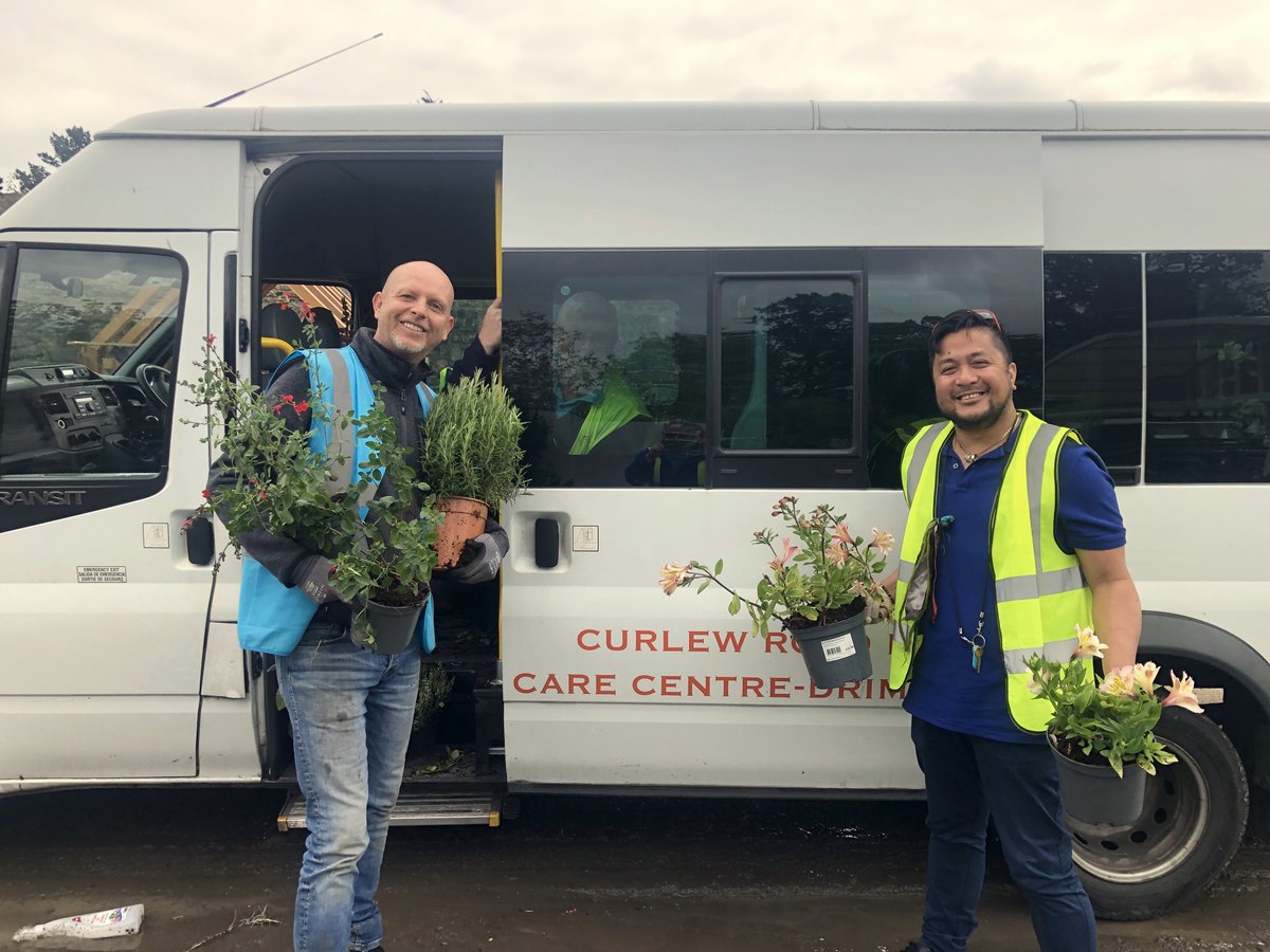 KevinDennisCSG's tweet photo. After Bloom, we donated some of the plants to charities to give them a second life and bring happiness to people's life! This year, we donated them to Jack and Jill Children's Foundation and @alzheimersocirl on Curlew road. https://t.co/6cZp0Y8UC9