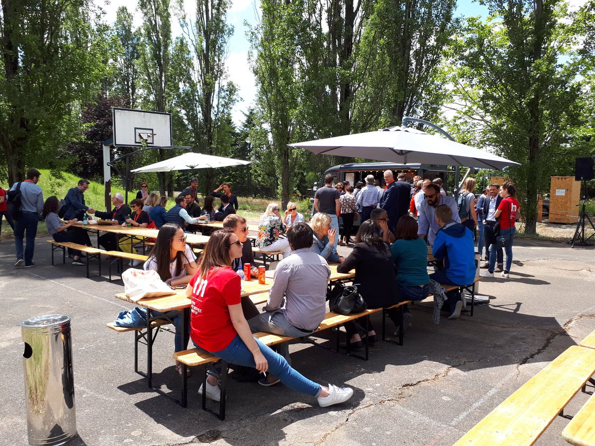 MarcBeaufrere's tweet photo. Cet après midi je fais découvrir aux festivaliers de @ishf2019 le réseau de chaleur de @grandlyon qui va alimenter tous les logements, bureaux et hôtels de La Clairière à Bron (aménageur @LMHabitat) @ChauffUrbainCM #Dalkia #EnR https://t.co/0XK8r3lbHQ