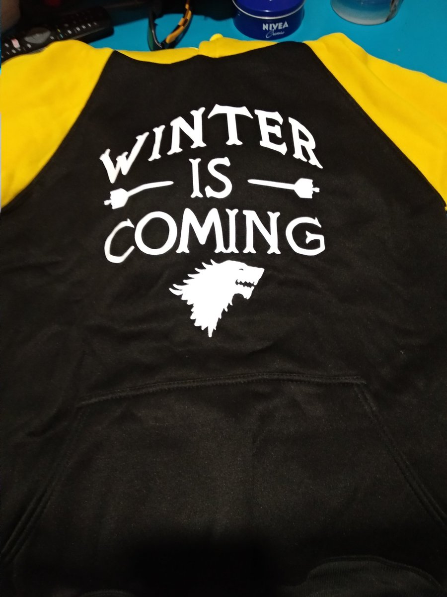 jalmu19's tweet photo. Ya tengo en casa esta fantástica sudadera. Muchas gracias a @Frikithingscom y a @valsiror https://t.co/2Hi3VPjNp5