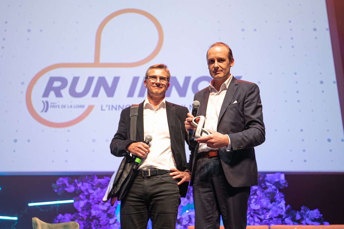 EDF_PdL's tweet photo. [#RunInnov]
Revivez la soirée de remise des trophées en photos en découvrant les 5 lauréats
de l’édition 2019 à travers l’article de @lalettreapi ➡️https://t.co/iPe5uh0p8h

@MichelMgn Délégué Régional @EDF_PdL a remis le trophée à #HoffmannGreen pour son ciment #bascarbone 🏆👏🏻 https://t.co/ehwbT05kSB