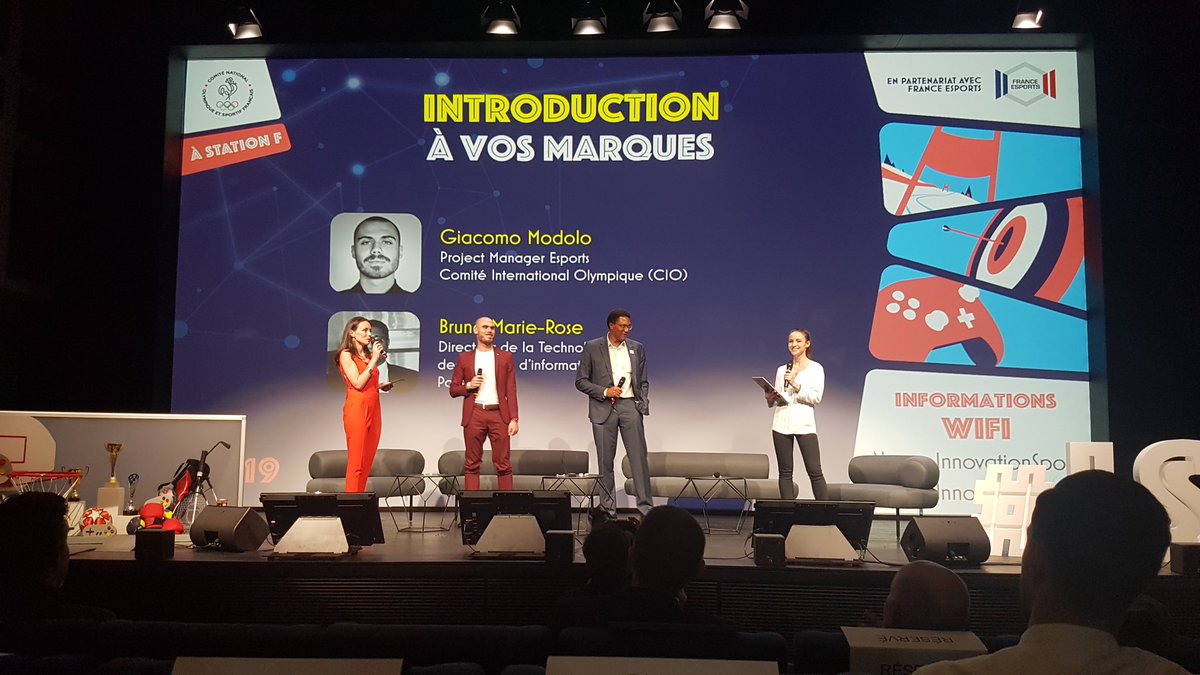 lapsys's tweet photo. Paris today. Are you here @Zwift ? #is2019 https://t.co/x1kfErBRor