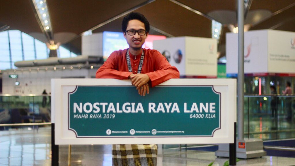 HarithPhoto's tweet photo. gema takbir di angkasa

@MY_Airports #klia #kul #wmkk

#nostalgiaraya #teamrayakerja #traditional #bajumelayu https://t.co/q9vTBN30df