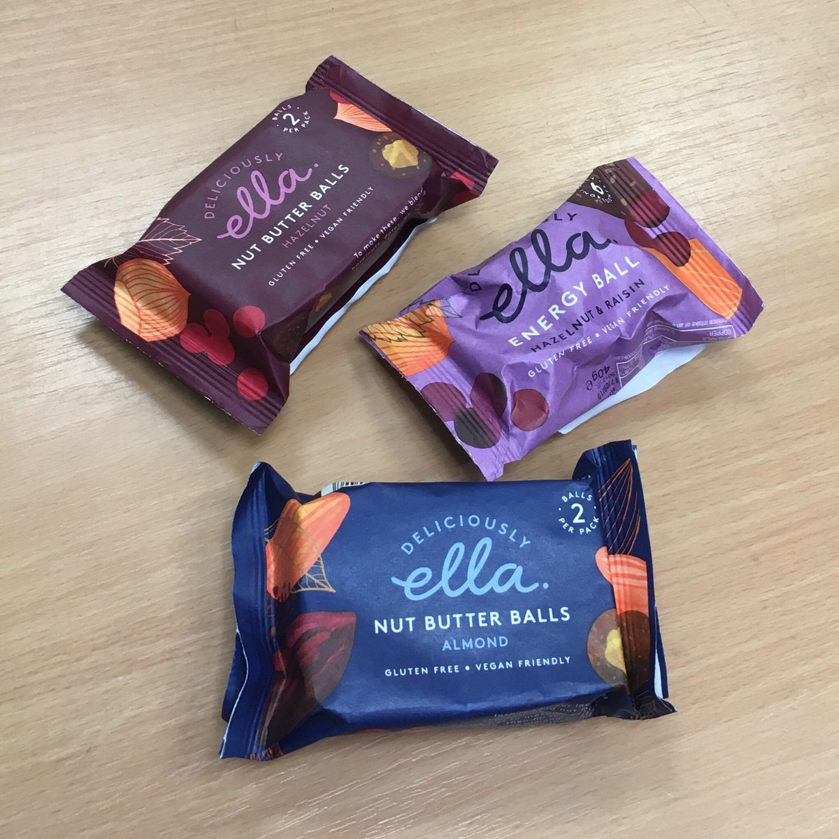 ElinorFitchett's tweet photo. When things are quiet at work and you wanna show off your #LGBTQ pride ❤️🧡💛💚💙💜
#PrideMonth2019 #Pride2019 #MyHB #hollandandbarrett @holland_barrett https://t.co/u3ngYiZz6I