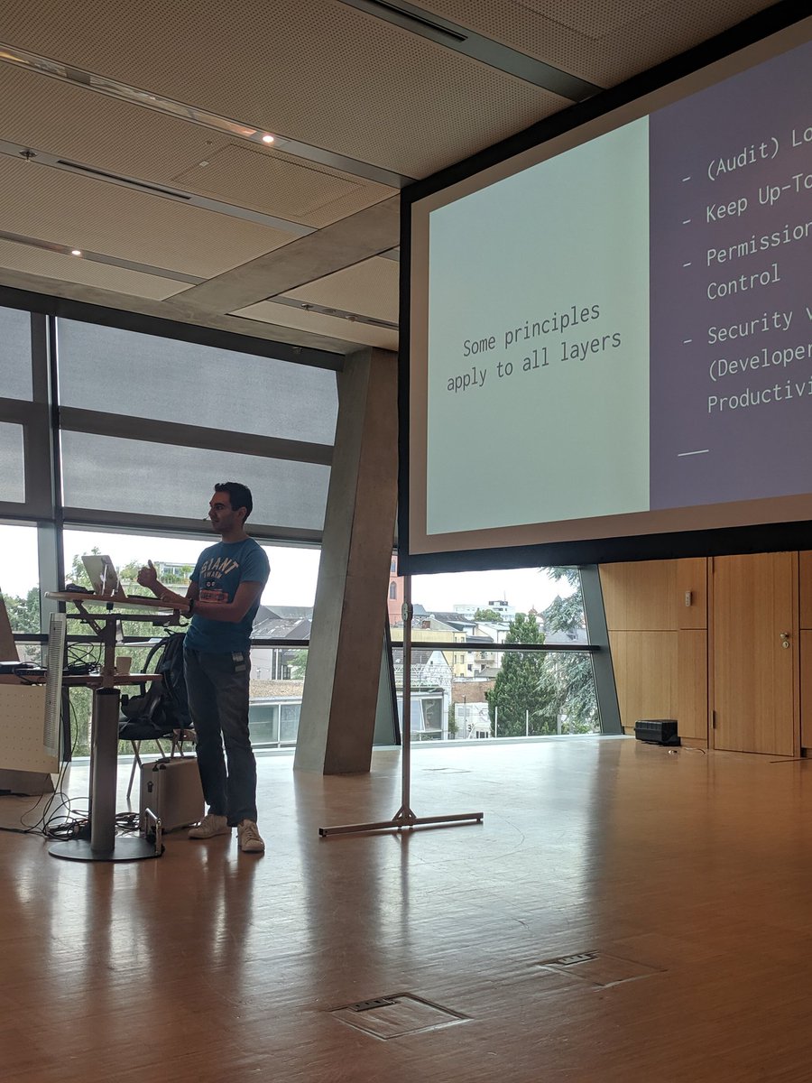 EssentialDevOps's tweet image. Der Sicherheitsrundumschlag auf den #DevOpsentials19: @puja108 führt das Publikum durch zahlreiche Sicherheitsaspekte von #Kubernetes 👍