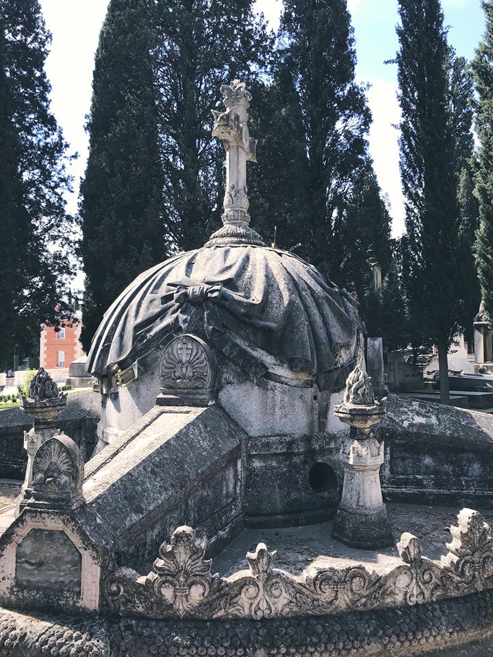 darkmadridexp's tweet image. ¡Una visita espectacular, divertida e interesantísima! Y extraordinariamente guiada y narrada, por @aariztoy ! Y a ¿dónde? a un lugar excepcional el @CemSanIsidro ¡Madrid esconde muchos secretos pero el Sacramental es único, estáis tardando! Os dejo fotos: