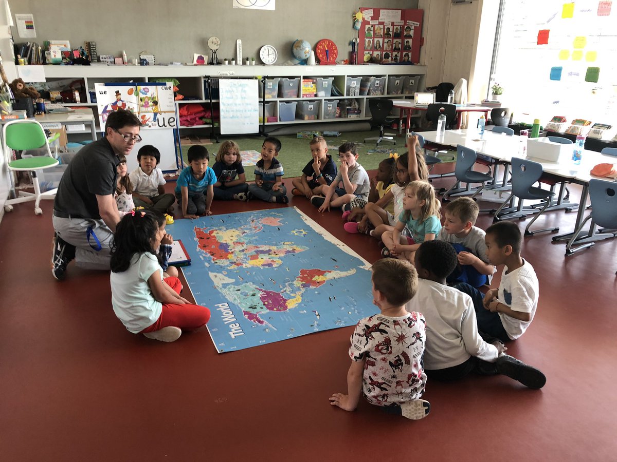 kmpatton3's tweet image. @pattonmarc66 teaching a BeeBot lesson to kindergarteners @ISBerne #earlycoding