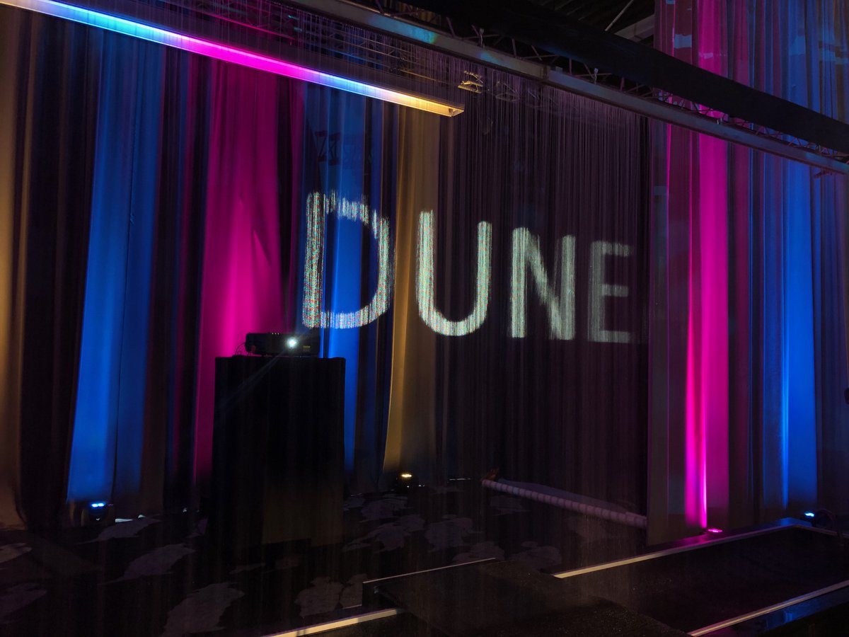 Op een bijzondere manier beleven <a href="/Dunea/">Dunea</a> en <a href="/HHRijnland/">Hoogheemraadschap van Rijnland</a> hun congres vandaag bij <a href="/CORPUSCongress/">CORPUSCongressCentre</a>. #waardevanwater
De audiovisuele ondersteuning door <a href="/IFSav/">IFS audiovisueel</a>, tribune door <a href="/ideeen_theater/">Het ideeëntheater</a>, gooibare microfoon door <a href="/catchbox/">Catchbox</a> en een waterval als projectiescherm. Eindeloze mogelijkheden!