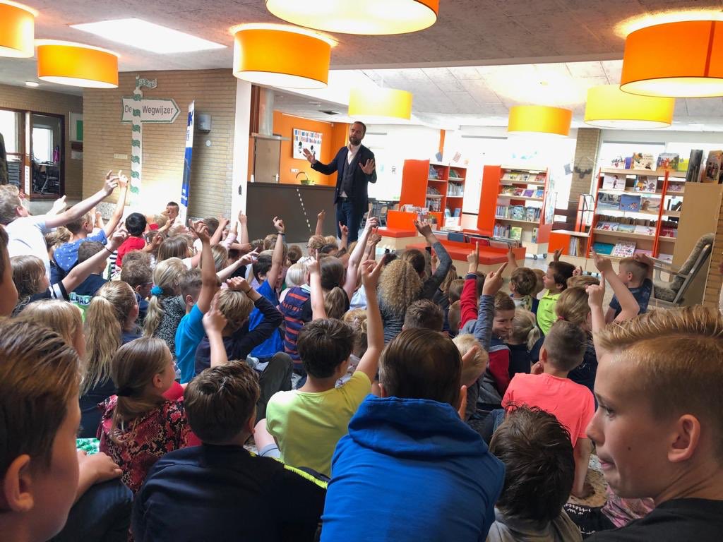 Volle bak aan <a href="/operatiejonas/">Operatie Jonas</a> vandaag, met o.a. deze kids, <a href="/merijntinga/">Plastic Soup Surfer ~ Merijn Tinga</a>, <a href="/HumbertoTan/">Humberto Tan</a> en <a href="/deporseleinkast/">De Porseleinkast</a> , met medewerking van o.a. <a href="/UniLeiden/">Universiteit Leiden</a> en <a href="/Rabobank/">Rabobank</a>. Meesterlijk. 🐋 operatiejonas.nl 

<a href="/20Duurzaam20/">20Duurzaam20</a> <a href="/gemeentekatwijk/">Gemeente Katwijk</a>