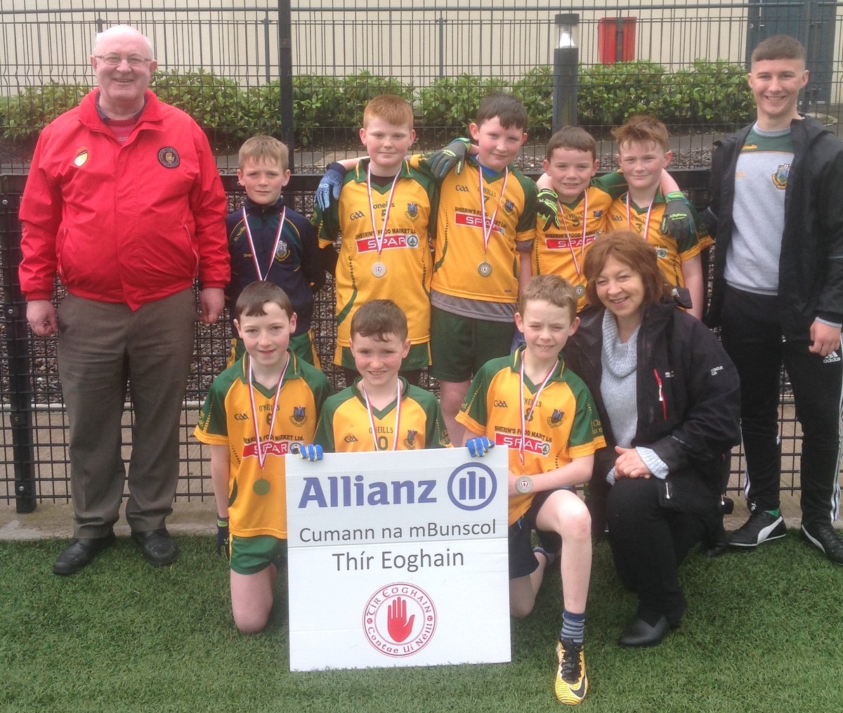 Tyrone_mBunscol's tweet photo. IGGY JONES CUP 2019
Winners: Drumduff P.S. 
R-Up; Drumlish P.S.
3rd Place: C na Gael schools
#AllianzCnmB #FinalsDay2019
🏐 🏆 ⚪️🔴 🎖️ https://t.co/LFaQSbY9Bj