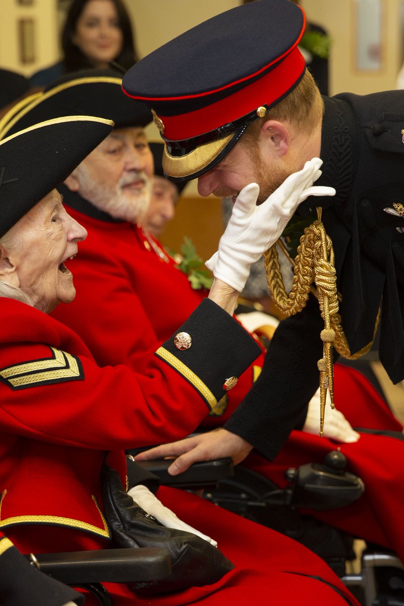 Lovely shots by @heathcliffom of #PrinceHarry with the #ChelseaPensioners today