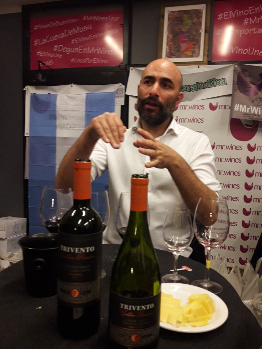 VinotecaMRWines's tweet photo. Ayer @geriswine de @TriventoArg se vino a la cueva c/todo! Además de probar todos los Gaudeo, Eolo y Lejanamente Juntos presentó varias novedades p/ la linea Black Series. En general a todos los vinos cada año se los encuentra más frescos y elegantes! Atenti al Black Series Syrah https://t.co/1bfD8o3aM5