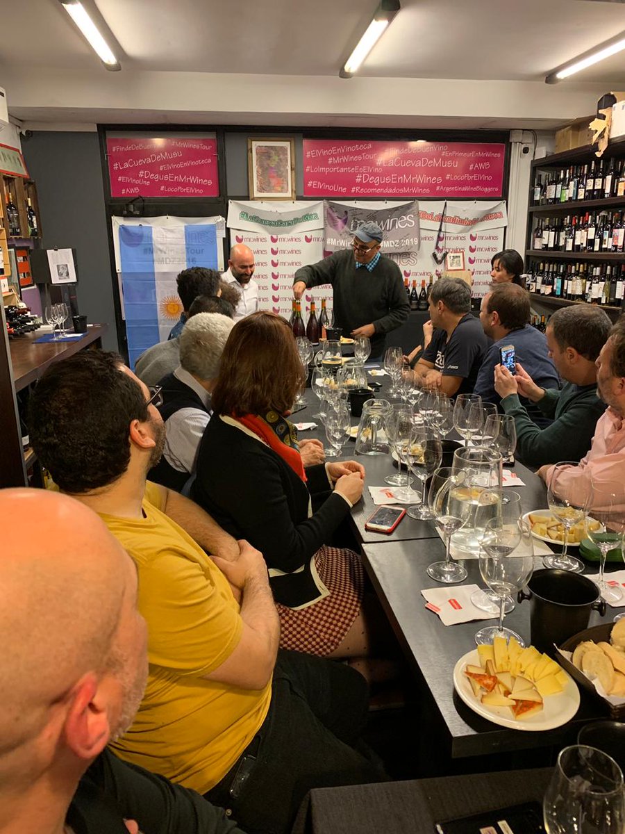 Ayer <a href="/geriswine/">Geri</a> de <a href="/TriventoArg/">Bodega Trivento</a> se vino a la cueva c/todo! Además de probar todos los Gaudeo, Eolo y Lejanamente Juntos presentó varias novedades p/ la linea Black Series. En general a todos los vinos cada año se los encuentra más frescos y elegantes! Atenti al Black Series Syrah