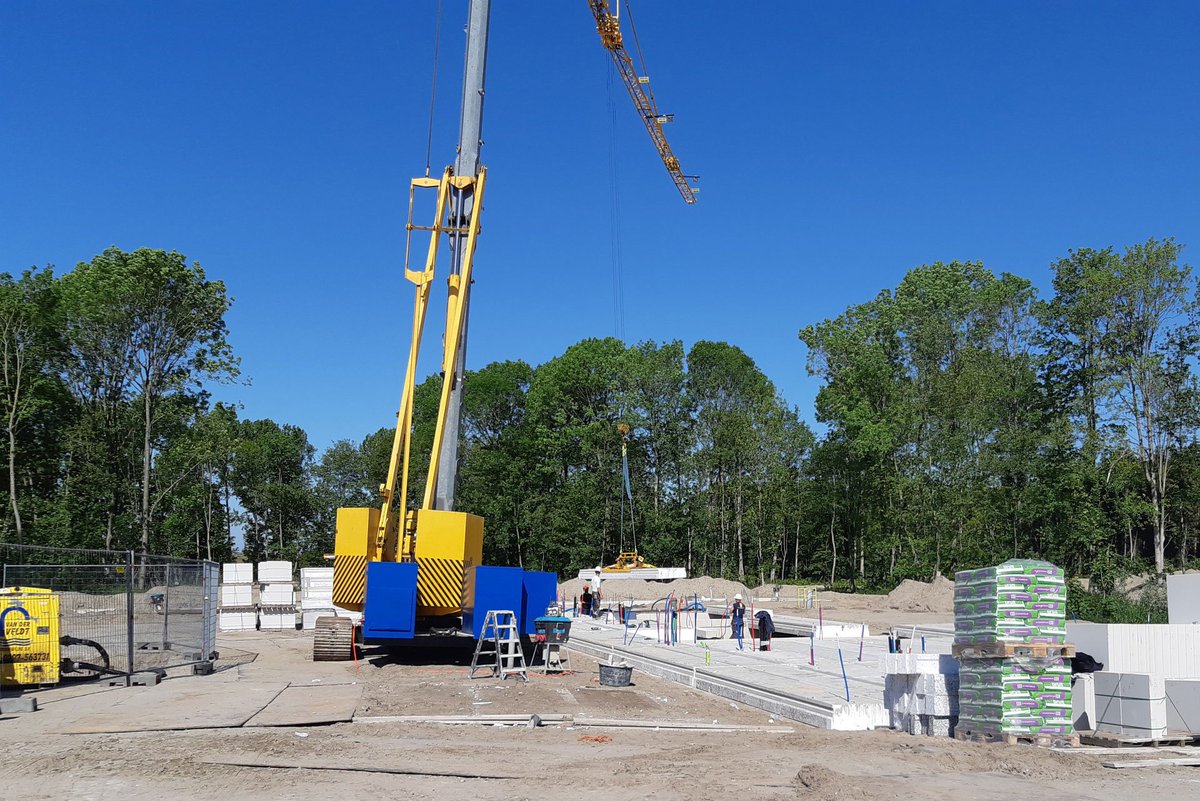In Almere groeit iets bijzonders: Boomrijk in DUIN, bestaande uit 74 woningen. Onlangs hebben we de begane grondvloer van het eerste blok gelegd. Het fundament voor bijzonder wonen in een bossige omgeving.reinbouw.nl/in-almere-groe…