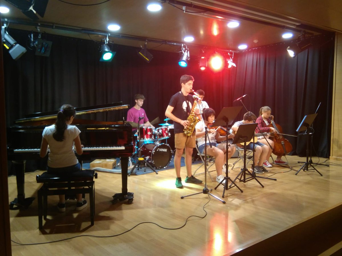 emmolesa's tweet photo. XXIV Concurs de composició 2019, categories A i B per primària i C per secundària. Felicitats a tots els participants i guanyadors.
#musiquem #OlesadeMontserrat #composicio https://t.co/I0DRxibu4j