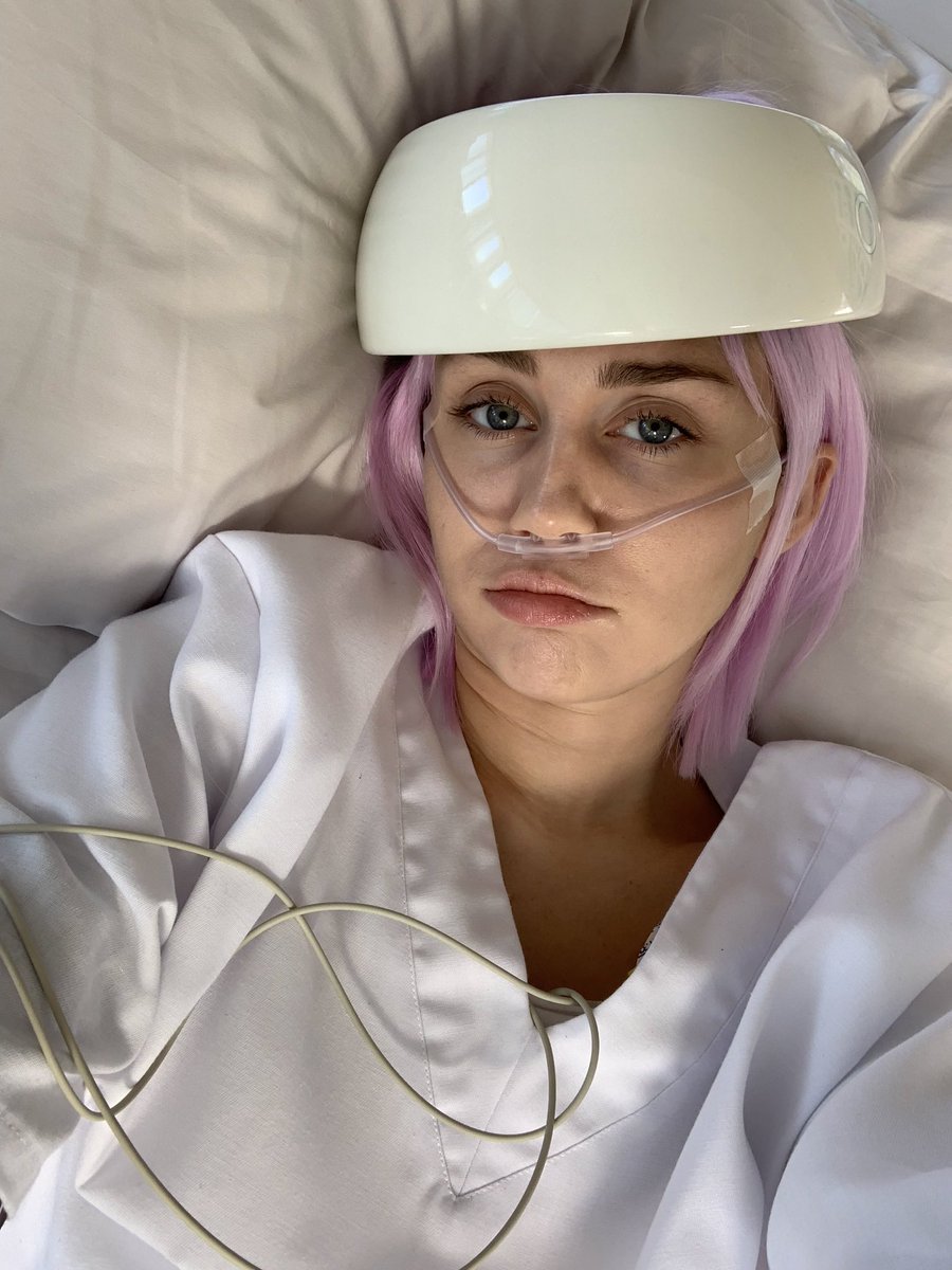 Ashley O is unable to perform due to a detrimental shellfish allergy. She is still capable of SELFIES. #AshleyO #BlackMirror @netflix