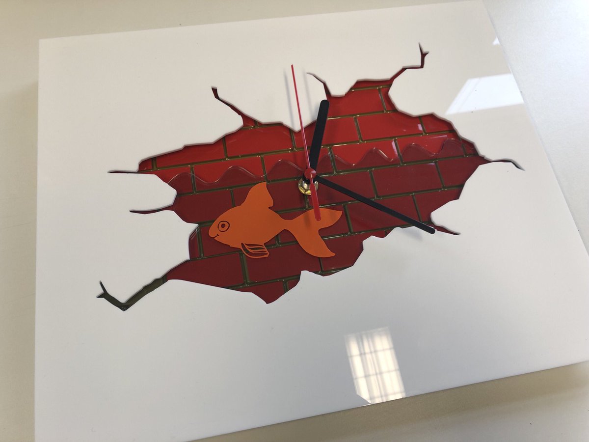 WestholmeDesign's tweet photo. Another fantastic clock by Yr.9 student Hollie. Love the use of layers here to give it more depth, looks so effective! #DesignMovements #LaserCutting #VacuumForming #KS3DT #DesignTechnology #Westholme https://t.co/4cZXmayKn0