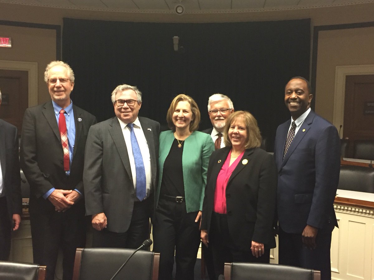 ACOGAction's tweet image. We ❤️ seeing docs in Congress! Thank you @RepKimSchrier, MD for meeting with fellow frontline physicians yesterday to talk about issues affecting our practice &amp;amp; our patients. #AmericasDocs #physicianadvocacy @acog @AOAforDOs @APAPsychiatric @ACPinternists @aafp @AmerAcadPeds