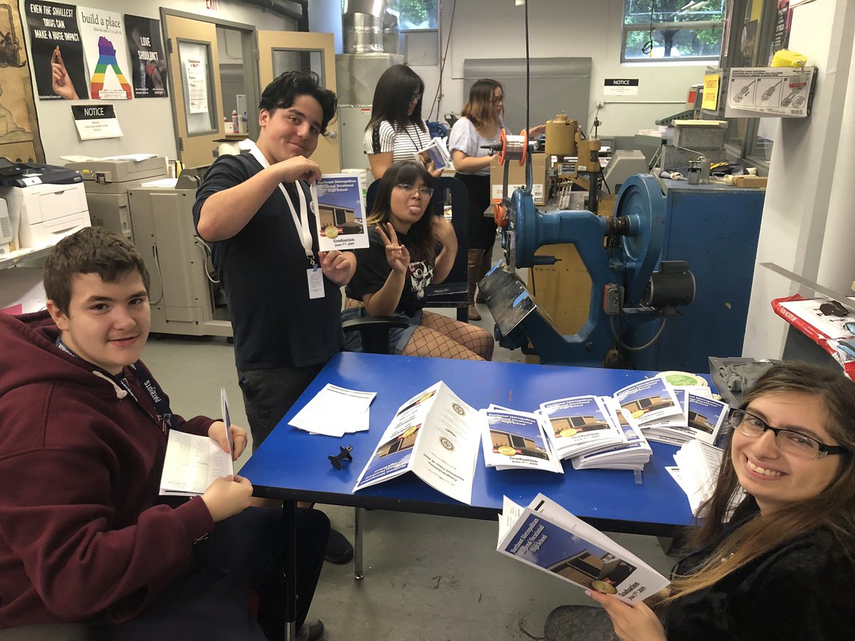 NortheastDV's tweet photo. Check out the DV Sophomores working on the @NEMetroTech #2019 graduation program. https://t.co/jOTvPTRYDS