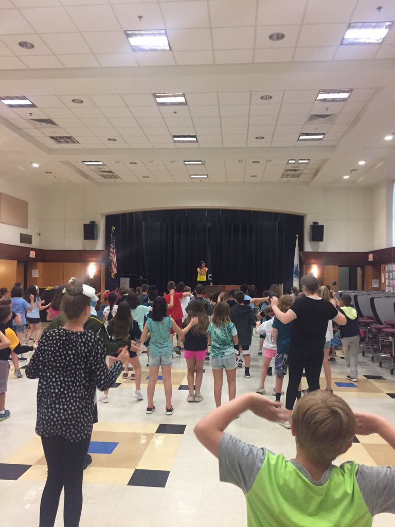 ibergerhhs4's tweet photo. 4th grade community Zumba today lead by the amazing @MsStevensHHS !!!!! #HHS #zumba @HHS_Bemiss @LPS_Tremblay https://t.co/QkmzJ7HLjh