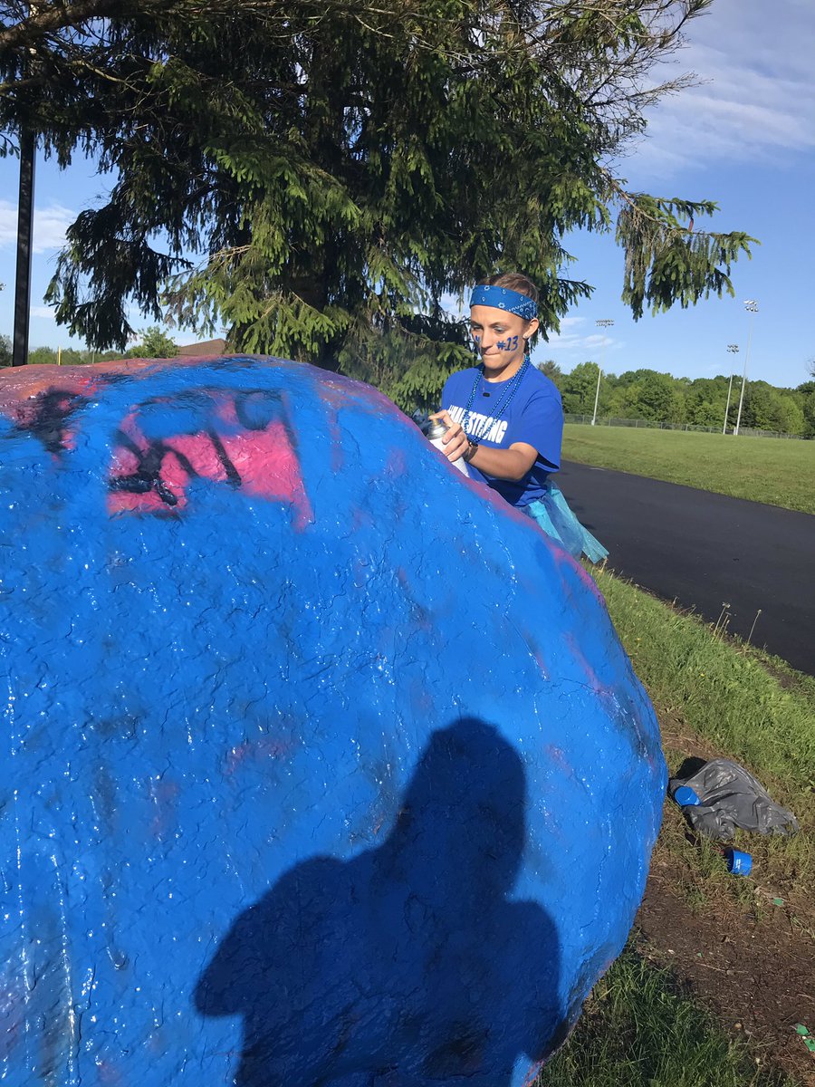 mistyhouser's tweet photo. Coincidence that itβs #bluefordrew day in our schools and community AND itβs @DMcIntyreWWE βs Birthday! I think not!! Keep up the fight Drew Hale and stay strong!!! And Happy Birthday to you @DMcIntyreWWE !!! #halestrong πππ https://t.co/Fg7MIt45cL