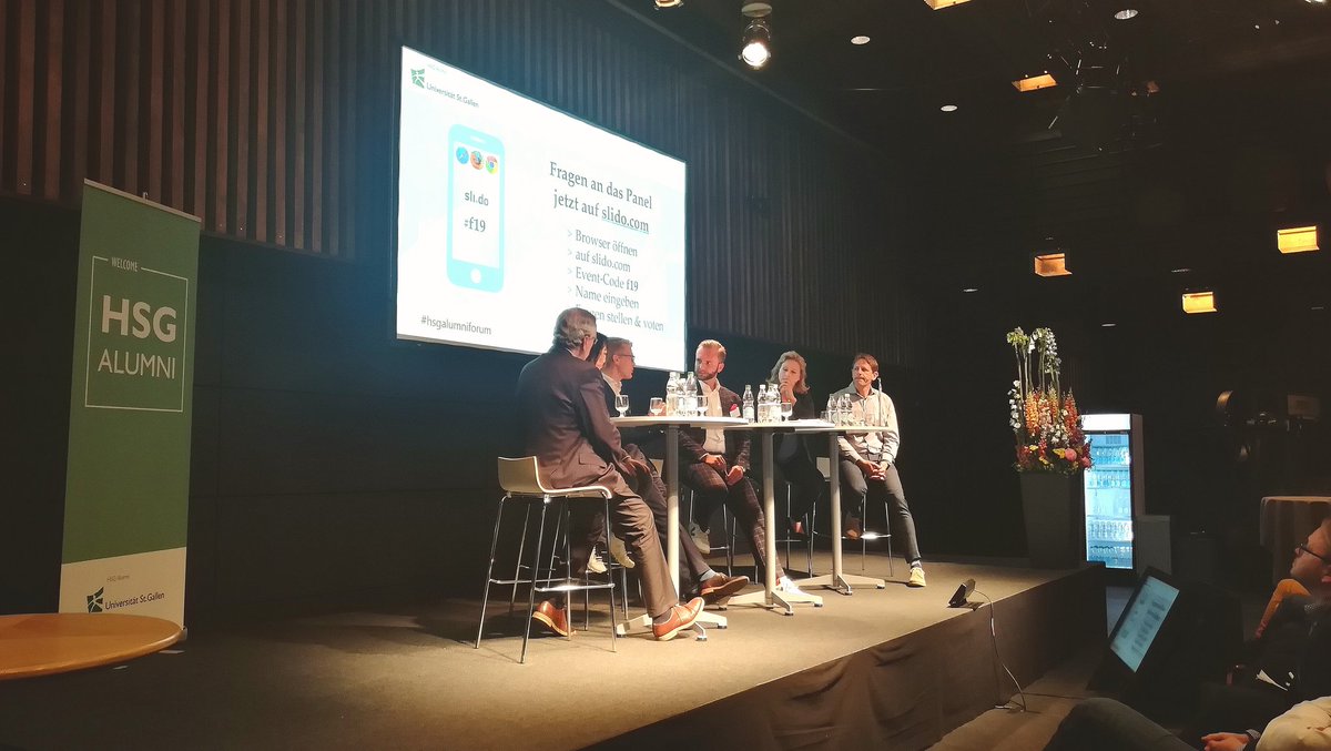 #Künstliche #Intelligenz im #Leadership - Chance oder Gefahr?
Spannende Fragen von Simon Schaftheitle schaffen Raum für eine interessante Diskussion mit <a href="/xiaoqunclever/">Xiaoqun Clever</a>, @MarisaTPP,  Christoph Küffer, Peter Rudin und Caspar Hirschi
#digitalisierung #hsgalumniforum #KI