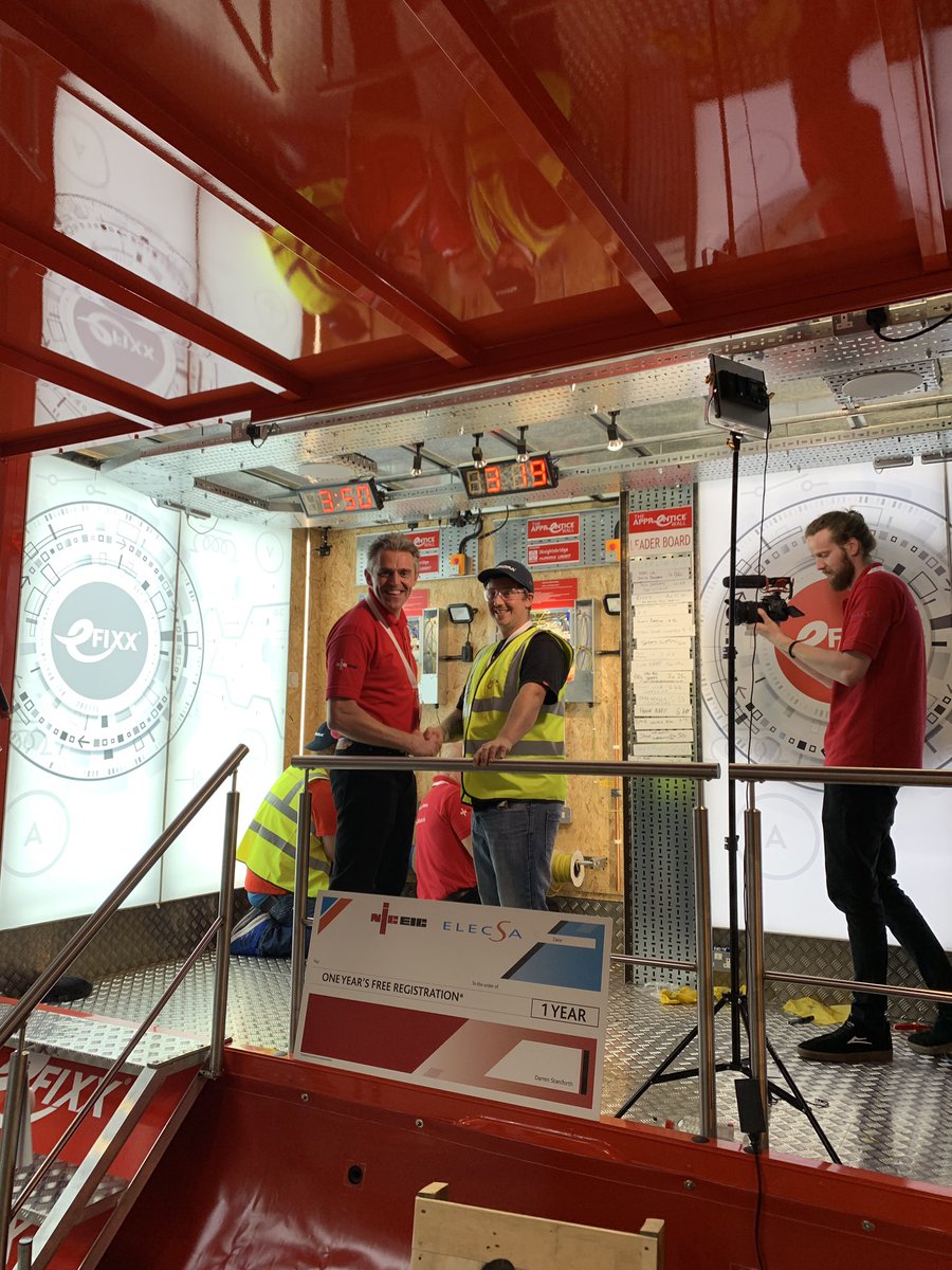 efixx247's tweet photo. We have a new  #ApprenticeWall leader - Leigh O’Brien #CEFLive @Lewden_Elec @KnightsbridgeML @auroralighting @LINIANFireClip https://t.co/b4tltper7h