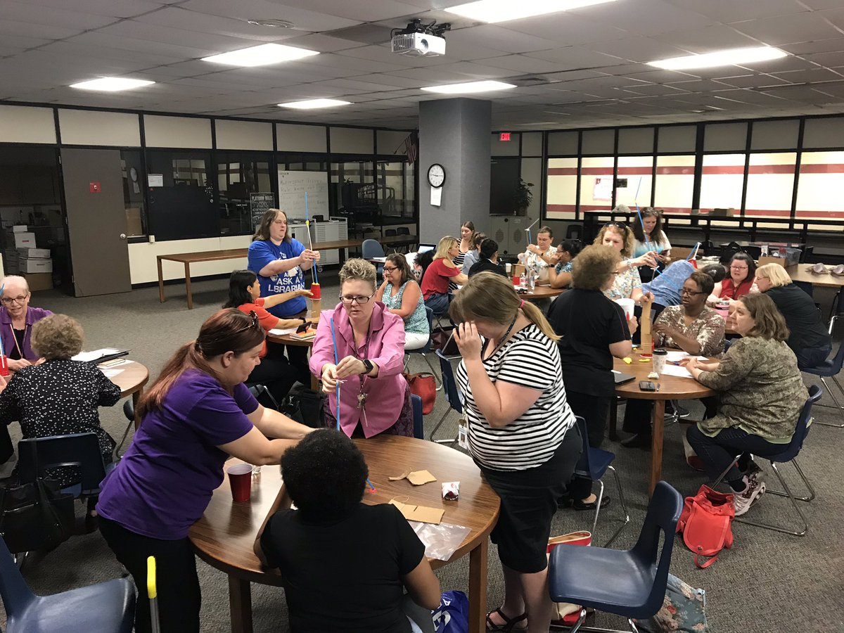 I had a great experience earlier this week in Houston facilitating a #makerspace #makerEd workshop for @SpringISD #FutureReadyLibrarians. I had some amazing brisket, my first @Whataburger (#Both😉) Shout out to @maker_maven for their help! @STEMCampEdu @MrsB_books @SpringISD_Curr