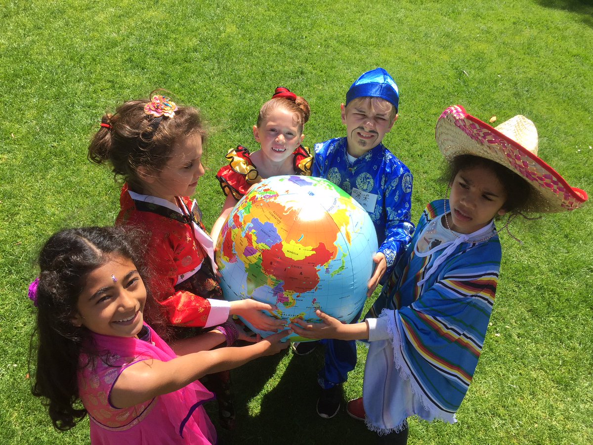 ParagonBath's tweet photo. 'Around the World in 80 Languages' has been the theme of a language based day @ParagonBath. Children were taught words, phrases and even a rap in Spanish, Mandarin, Russian and Korean by @PriorPark specialist teachers. We also learned about life in Norway &amp; Japan in an assembly! https://t.co/7Hvl2BAx1i