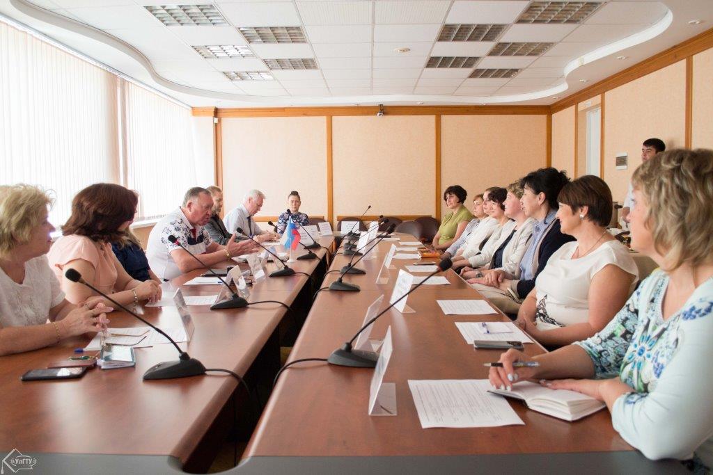 В Ульяновском государственном техническом университете состоялась встреча ректора университета А.П. Пинкова с руководителями дошкольных учреждений Ульяновска. В ходе мероприятия были подведены итоги совместной работы по ранней профориентации дошкольников.