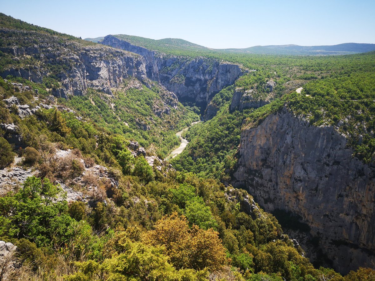 BlogAllantVers's tweet image. La route des Crêtes offre de magnifiques panoramas sur les gorges du Verdon. De quoi en prendre plein les yeux !!! 🤩