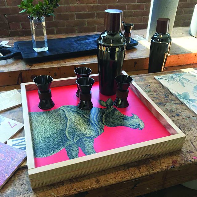 mylamou's tweet image. We call this guy "Nosey." This black rhino on a red background really pops, giving this drink tray a classic vintage vibe. Proudly made in the USA.
˙
˙
#servingtray #customgoods #customized #personalized #servingset #custom #customgift #personalizedg… bit.ly/2Irz34D)