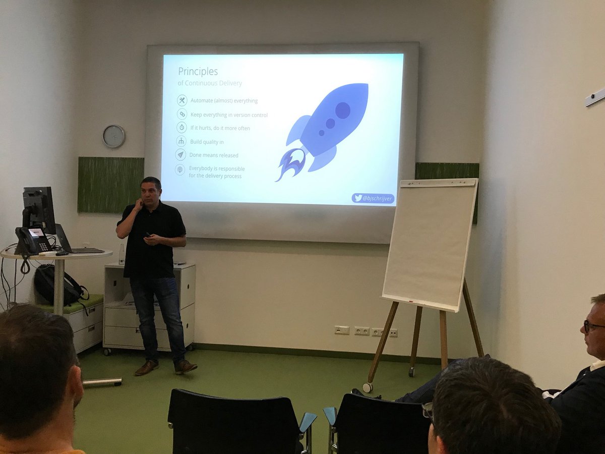 MarianneSpiel's tweet photo. Besuch in unserem Architecture Board: ⁦@bjschrijver⁩  spricht zu CD und DevOps
#teamlv1871 https://t.co/tlFmG4mYEE