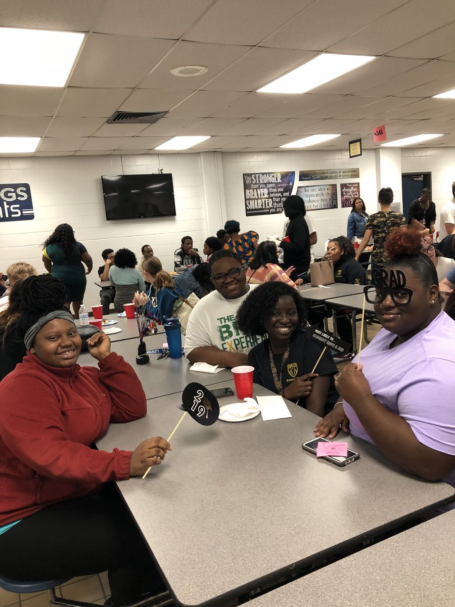 MooreLibrary's tweet photo. #knowmoore https://t.co/5k2qDDnDsB