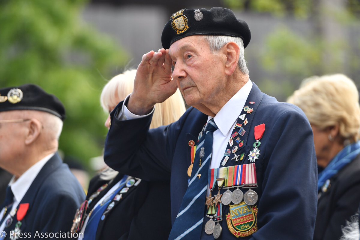 KensingtonRoyal's tweet photo. The Duke of Cambridge attended a commemorative service at the National Memorial Arboretum, joining D-Day veterans and members of the public at a service at Heroes’ Square before laying a wreath at the Normandy Campaign Memorial. #DDay75thAnniversary https://t.co/bquRzhSMMs
