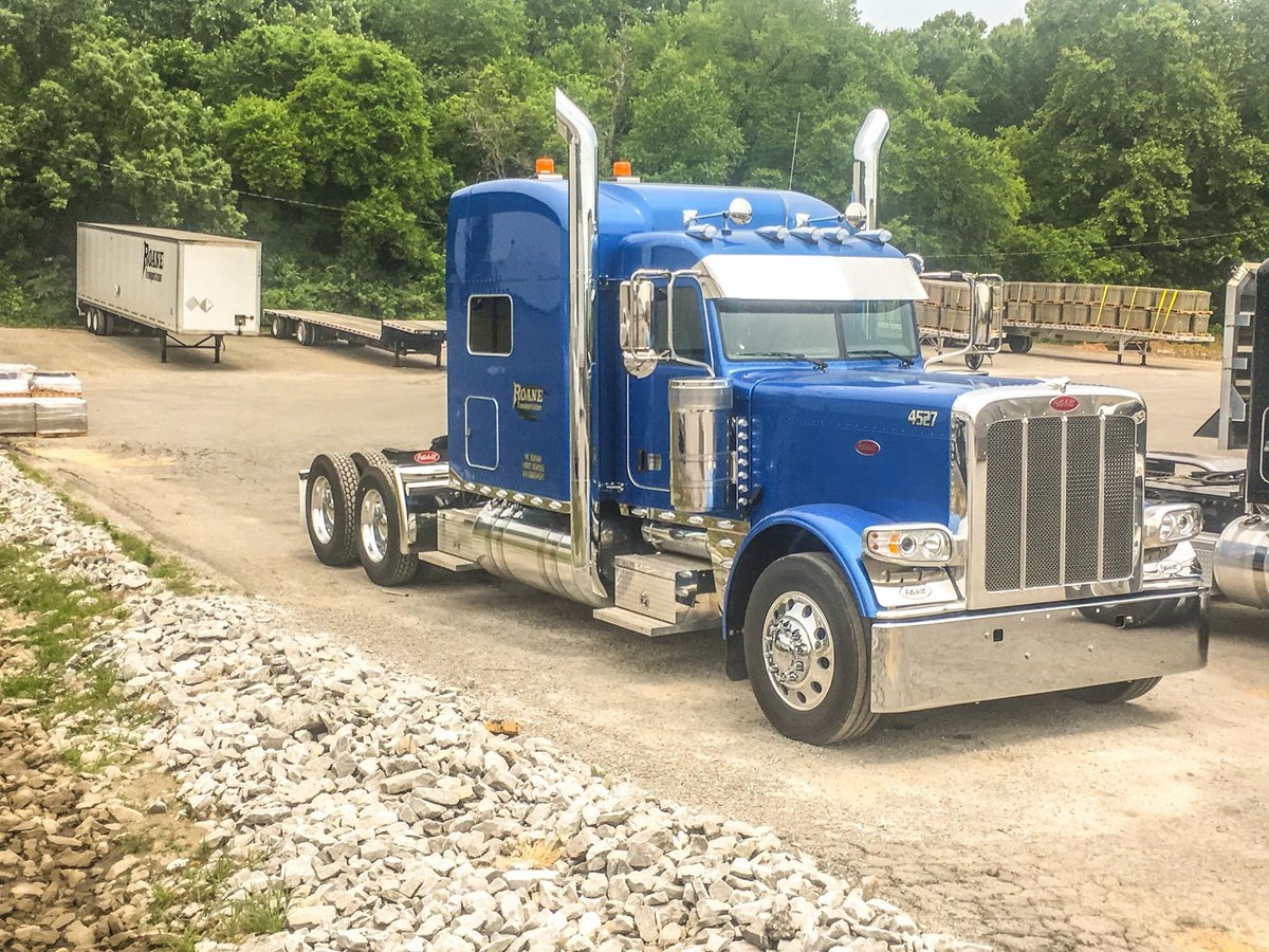 RoaneTransport's tweet photo. Happy to announce we added two more @PeterbiltMotors to our fleet! They are looking sooo pretty 😍 The blue one is my favorite! #Peterbilt #Flatbed #Trucking #RoaneTrans https://t.co/kp3Dr4xNL4