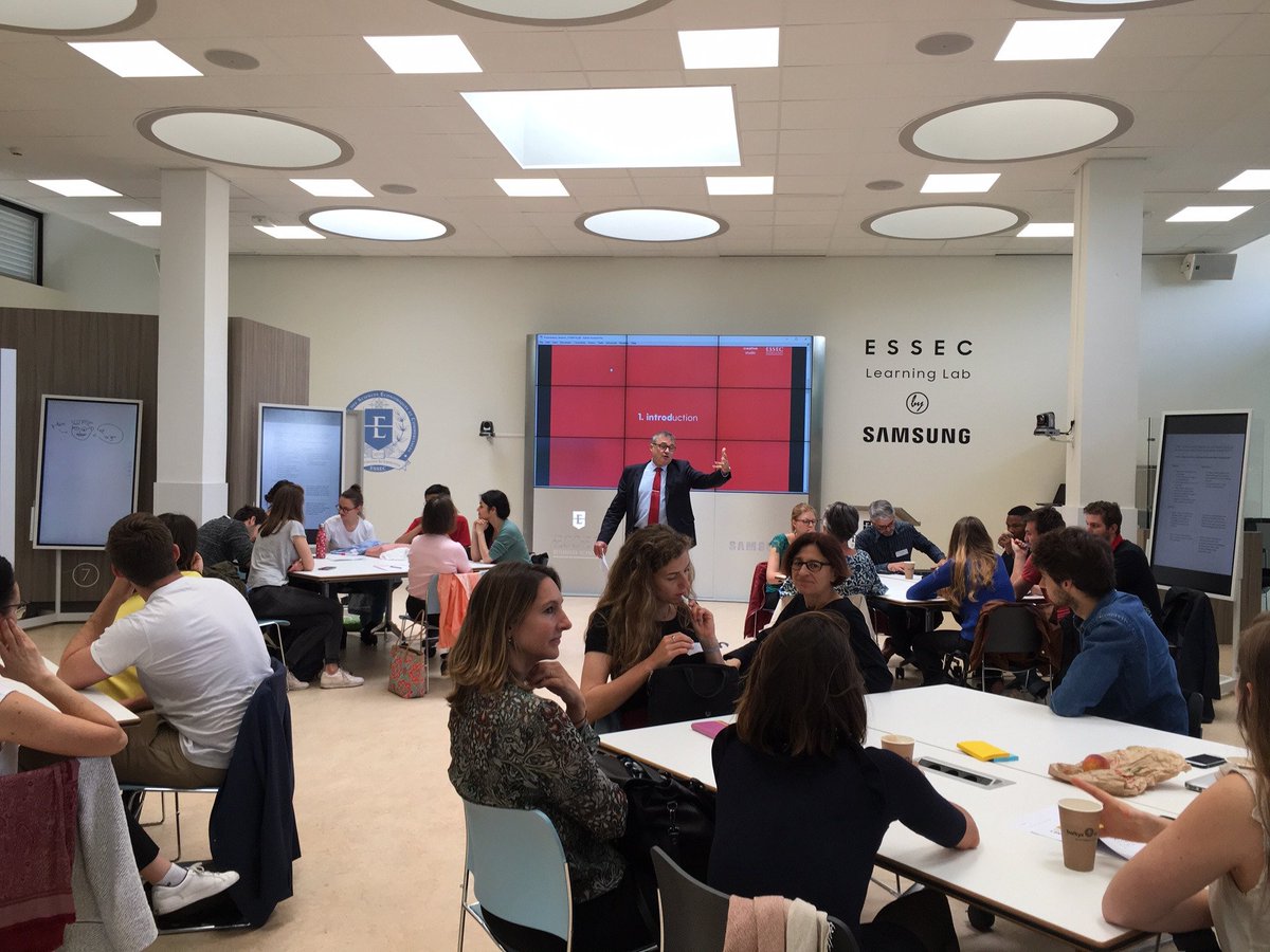 Système D tweet media