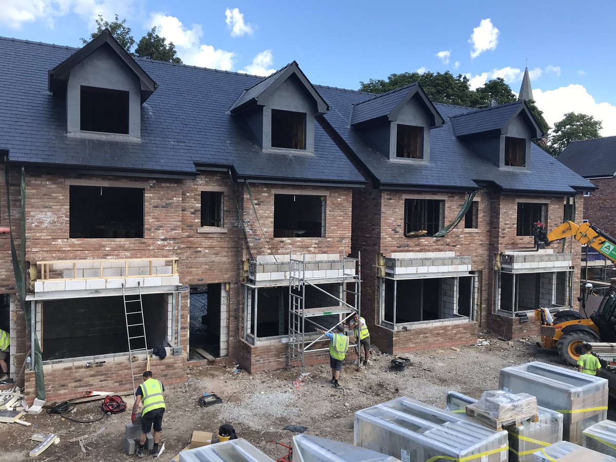 _LandmarkLiving's tweet photo. Progress is being made at The Pavilion, with only 2 plots left for sale. #Altrincham #newhomes https://t.co/LPz1dtebWS