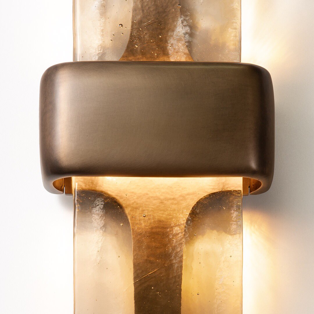 HollyHuntDesign's tweet photo. A contemporary reimagining of a torch, The Vesta #Sconce marries the strength and solidity of bronze with the liquid transparency of glass. Now available in Monument Light Bronze Patina with Fog Glass.

#HOLLYHUNT #HOLLYHUNTInStock  #paulmathieu  #lighting #light #design https://t.co/jvv27XGPIw