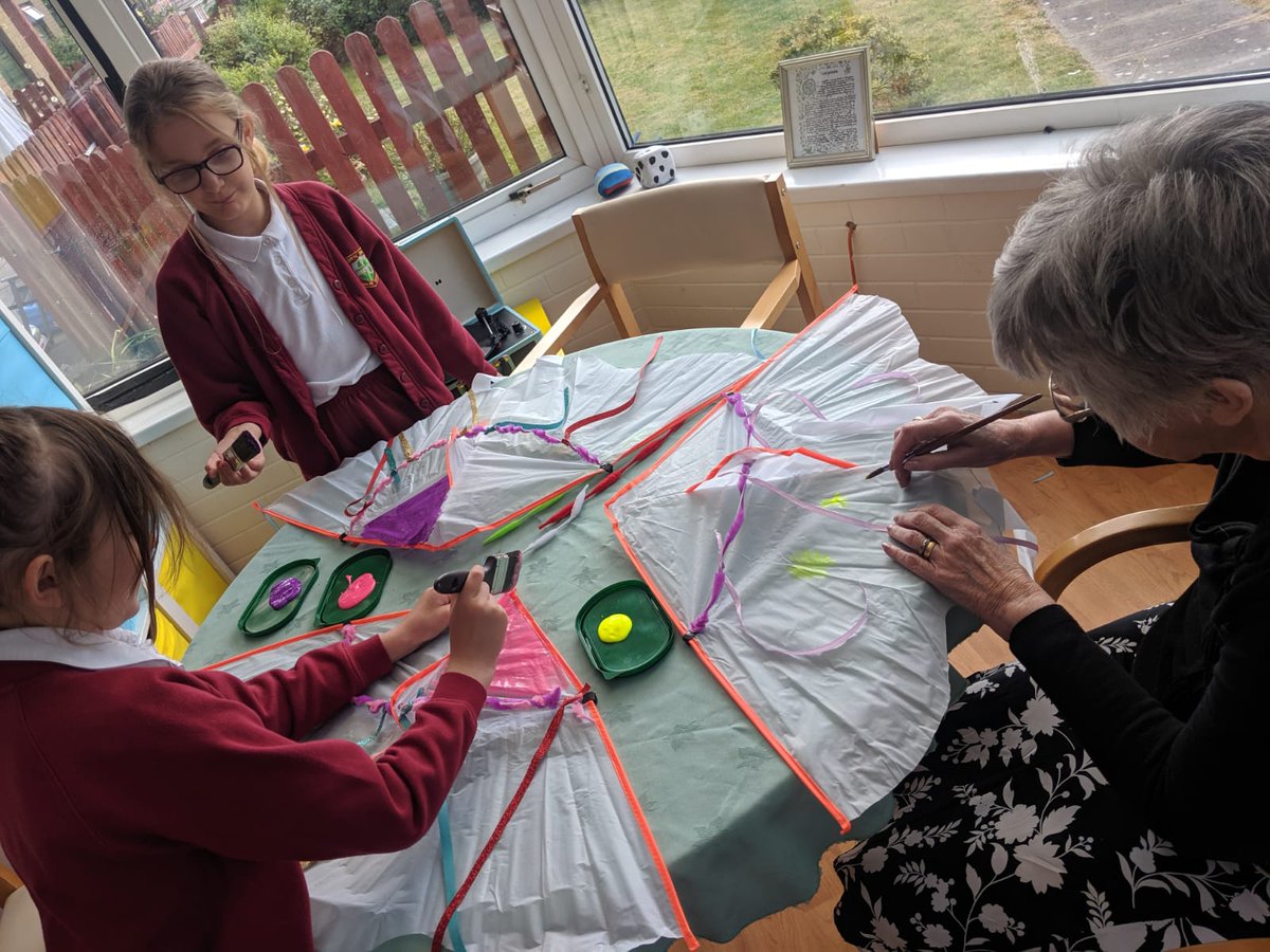 WoffingtonHouse's tweet photo. Thanks to our friends @brynbachprimary for visiting today. We’ve been making kites that we are going to fly at the memorial stones!! @tredegarwales @TredegarCouncil @FfrindIMi https://t.co/cMTxOtwoXT