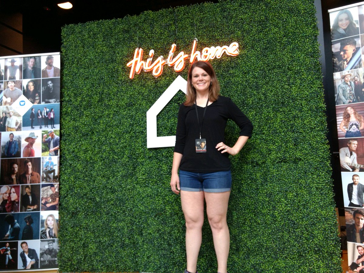 mskatiesteele's tweet photo. @WMNashville @Michaelraymusic #CMAFest2019 #OneThatGotAway https://t.co/Pdegg8TT0B
