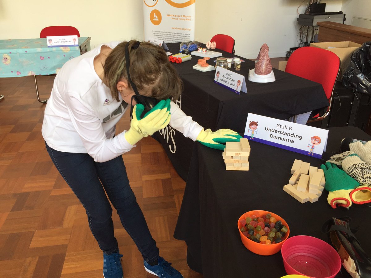 annawaugh1's tweet image. Lucy testing the experiments underpinning our education at the Stunning Science event @UniWestScotland @uwshls @AlzScotCPP @owlbroon @DebbieTolson2 @uwsraymondduffy @Lourit #oneweething