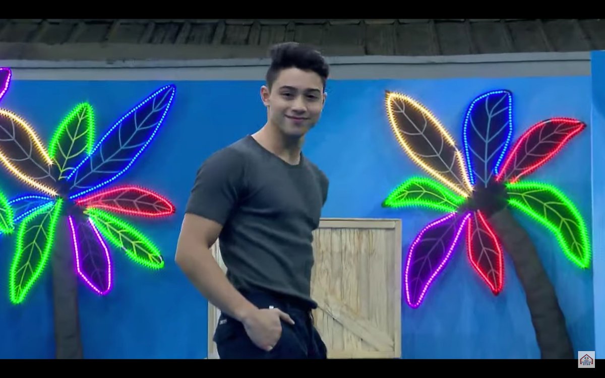 wunderer__'s tweet photo. pwede bang bilhin pati yung model? gahd you are just so fine @mrmichwunder https://t.co/nz0MnKPfdh