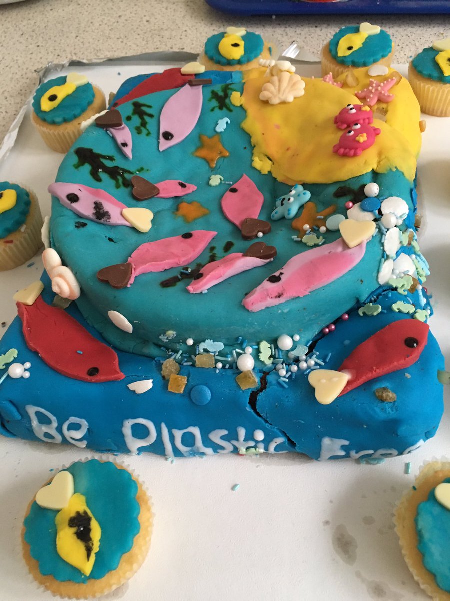 landon_julia's tweet photo. Fabulous Fisher cakes at the Bake Off today! @fisherhousepc https://t.co/537znUvX22