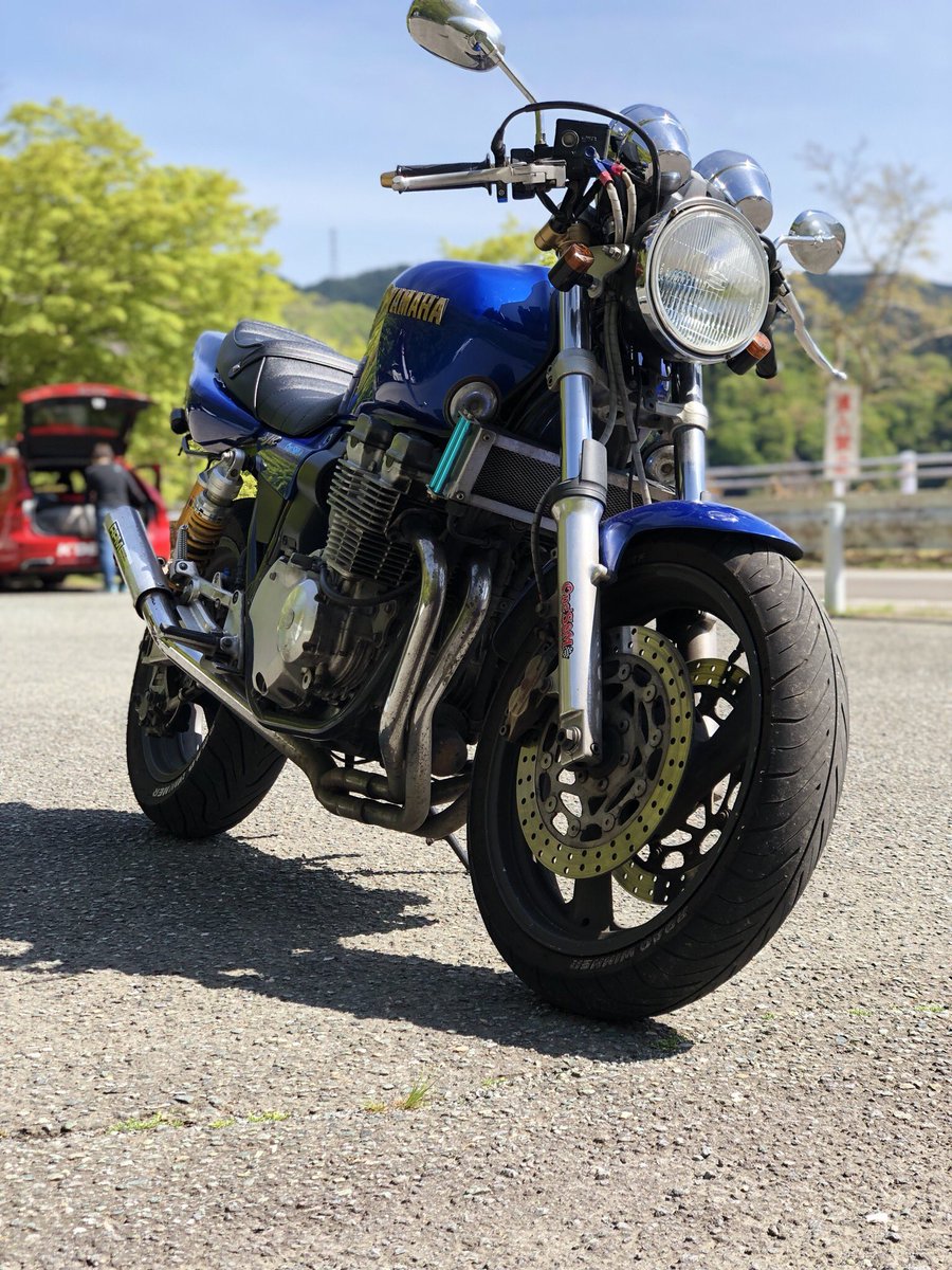 Kousei No Twitter 中型フルカウルのレプリカカラーでシングルシートでレーサーぽく仕上げてるのにアマリングめちゃ残ってるほどダサい ものはないと思う