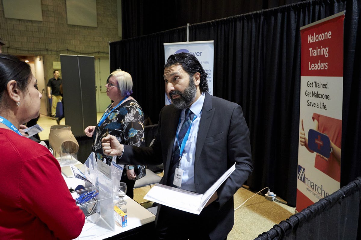 TFHC_Conference's tweet photo. Faisal Khawaja engaging with #healthcareproviders during this booth engagement session.
@MarcheseHealth.
#pharmacogenomics #futureofhealthcare #digitalhealth #personalizedmedicine https://t.co/nACPMbTaEm