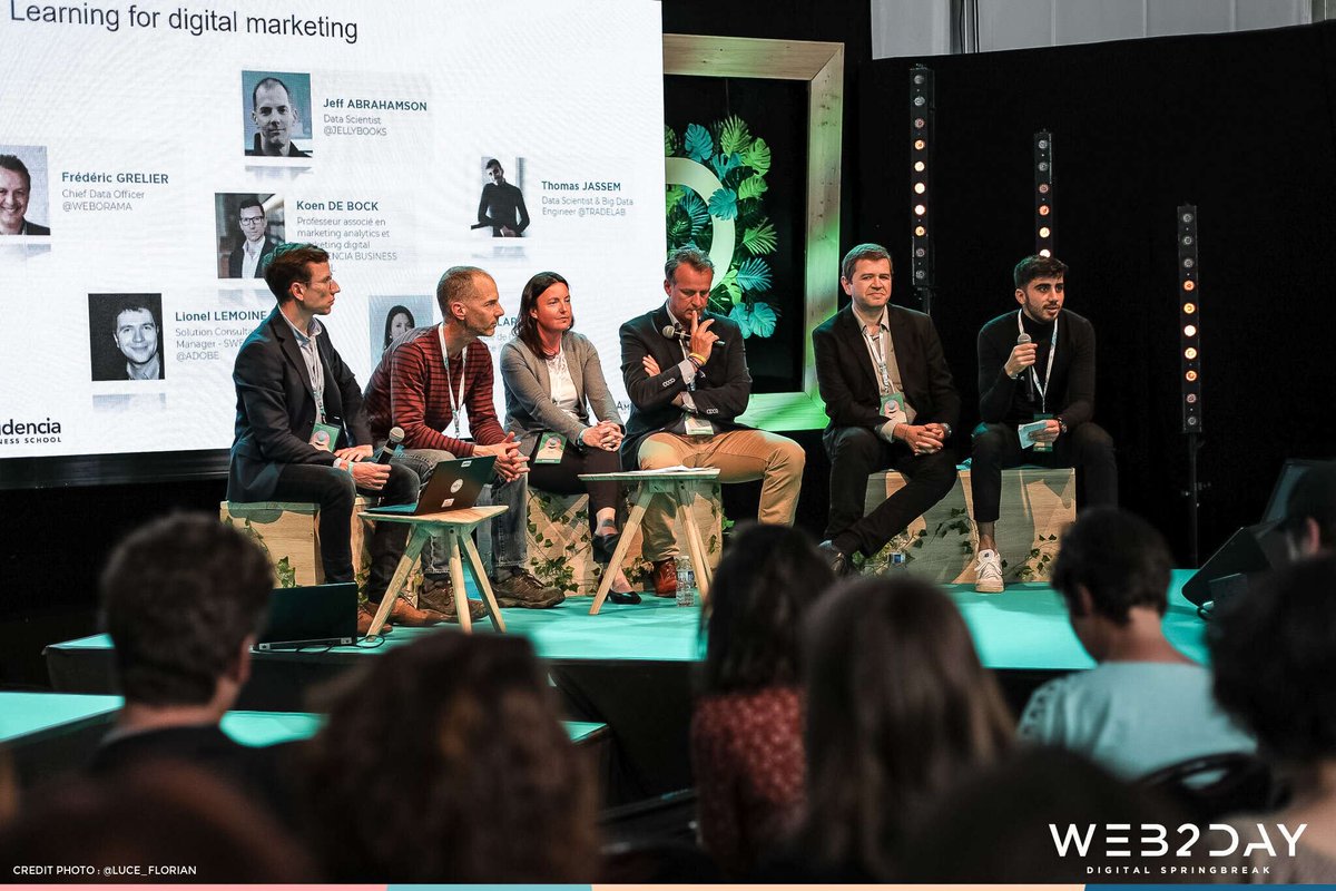 web2day's tweet photo. #ChapiTalk
Le Deep Learning ou apprentissage profond utilise des outils statistiques pour découvrir des corrélations et établir des modèles dans des données. Avec le Deep Learning, plus la quantitée d'informations est important plus le contenu traité est pertinent. #Web2day #IA https://t.co/3IZWFefcZu