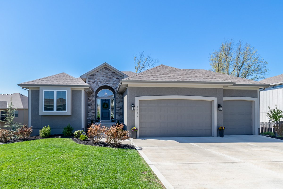 TamiFroehlich's tweet photo. OPEN HOUSE this SUN, the 9th from 1:00-3:00.
New price, reduced $7000! Move-In Ready, Immaculate! This lovely home sits in a cul-de-sac in the beautiful Parkway Estates. Ranch/reverse floorplan w/ large master &amp; 2nd bed on main level. A MUST SEE!
https://t.co/YICDOhHdoX https://t.co/MhPzsCHhtP