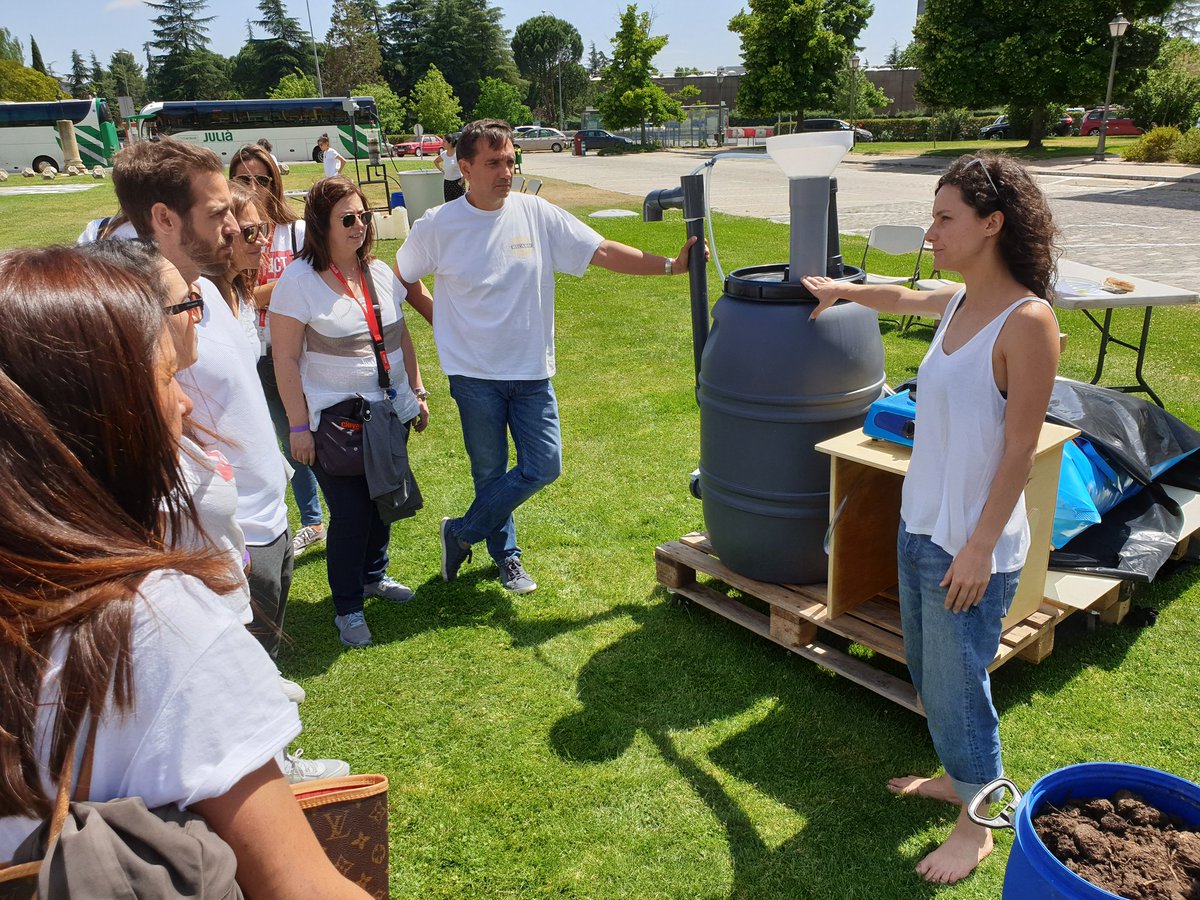 Un mercado donde los alimentos se pagan con agua, alternativas a los sistemas de calefacción tradicionales o fraguas para fundir latas de refrescos, son solo algunas de las dinamicas del circuito de #economiacircular que hemos organizado por el #ResponsibAllDay <a href="/Pernod_Ricard/">Pernod Ricard</a>